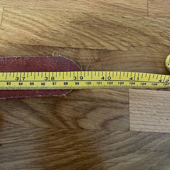 White distressed belt - Picture 4 of 4